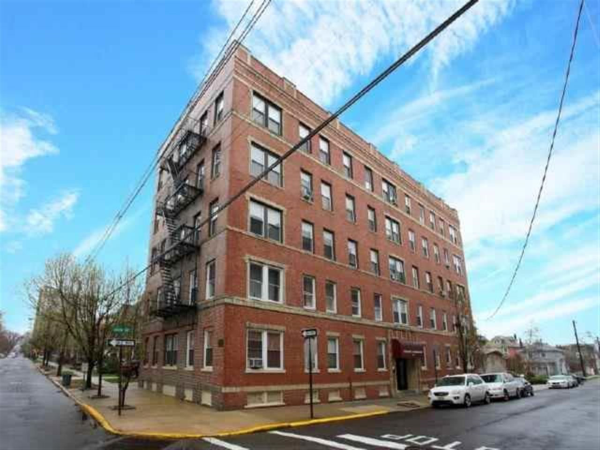 7812 HUDSON AVE