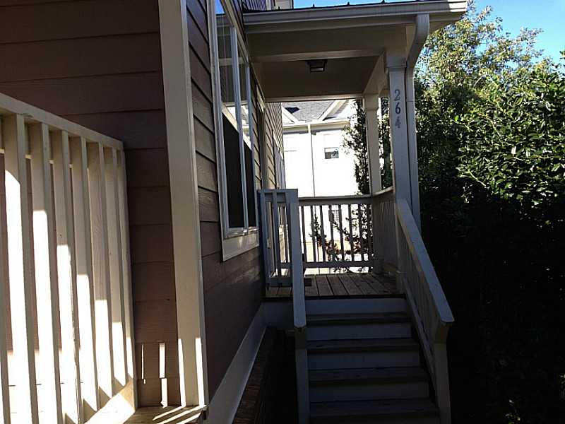 264 Ne Carlyle Park