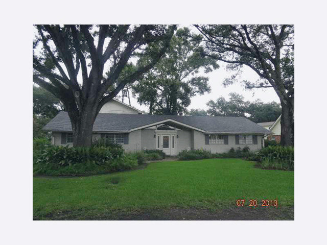 13 HACKBERRY DR