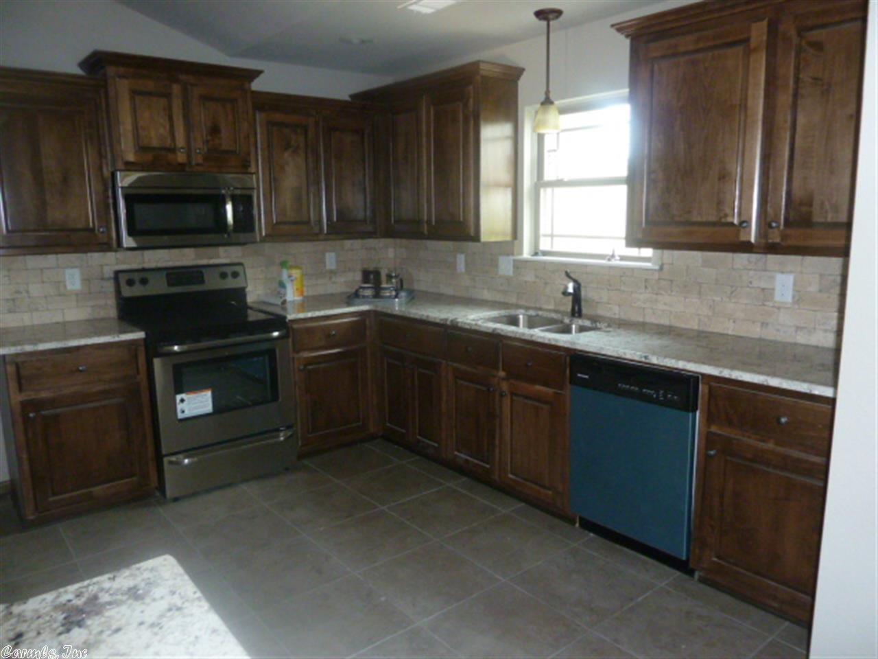 12 Jaguar Dr