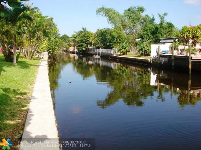 423 SW 12th St