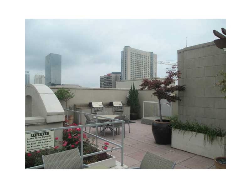 Unit 303 - 250 Park  Avenue West Nw