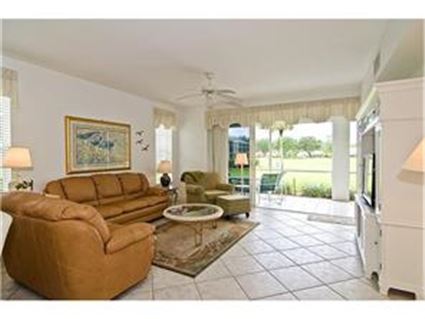 486 Edgemere Way E #101