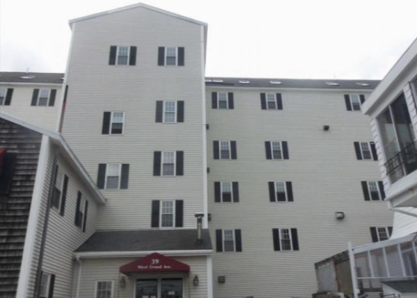 39 W Grand Ave Unit 240