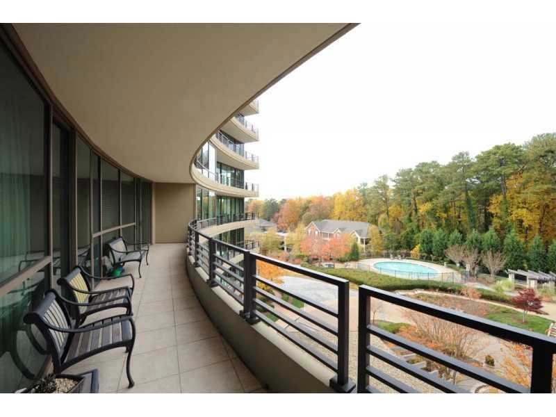 Unit 801 - 700 Park Regency Place