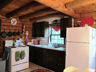 560 COUNTRY HILLS DR