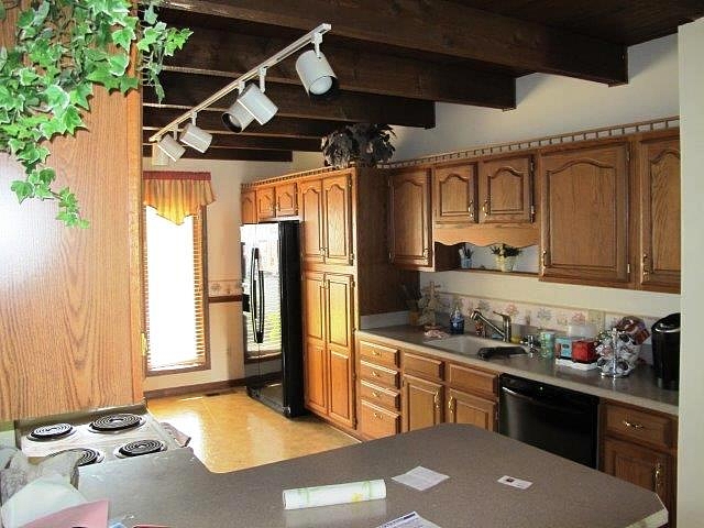 256 LAKE SCENE DRIVE