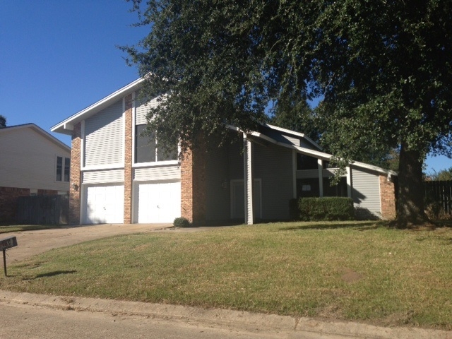 985 Monterrey Dr