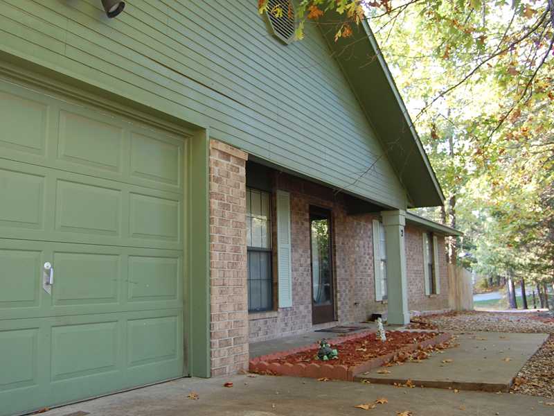 2 THACKERY LN