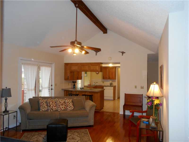 8 Country Club Dr