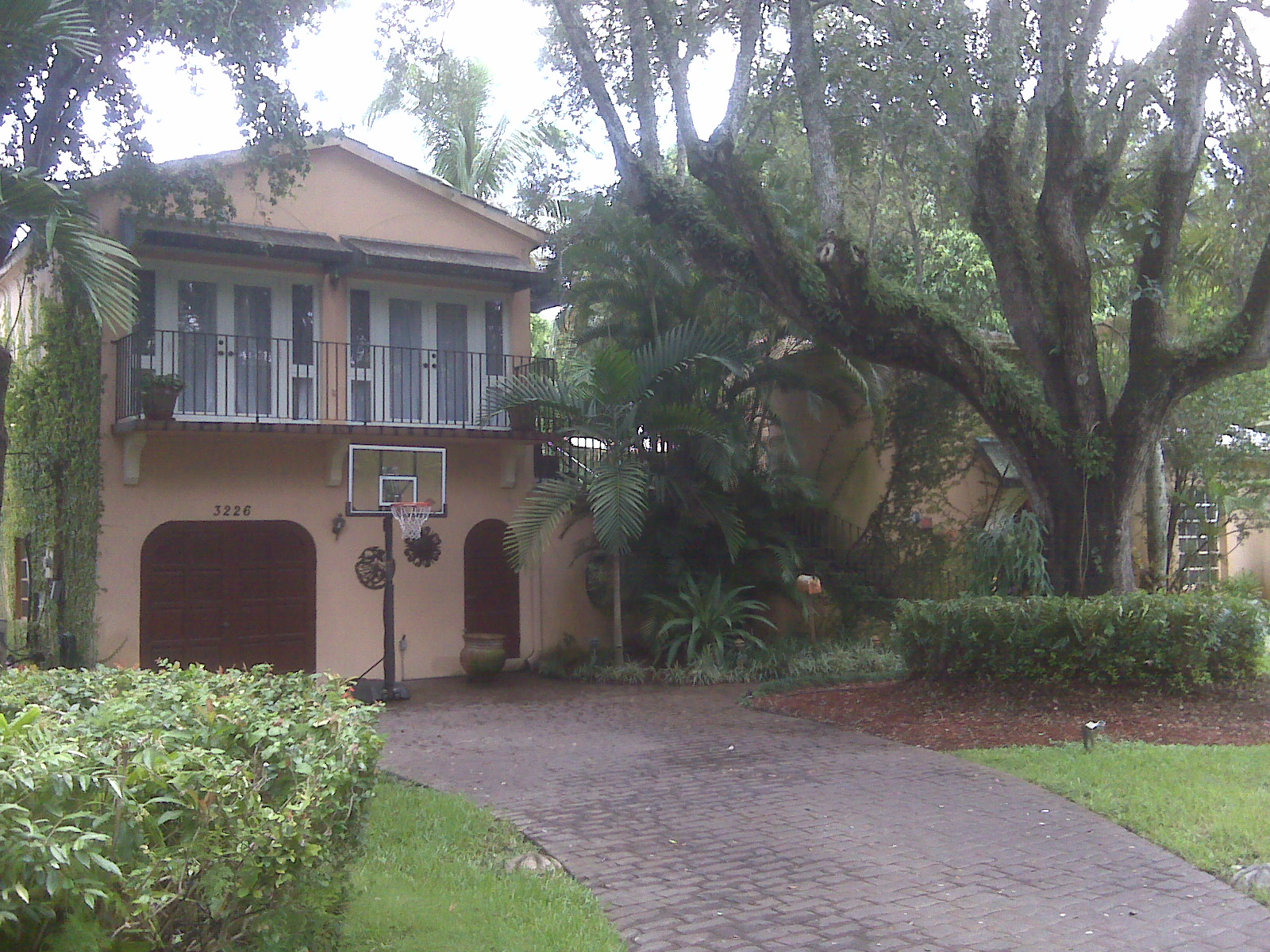 3226 Riviera Dr