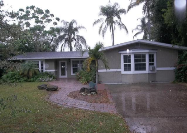 2139 Hyde Park Cir