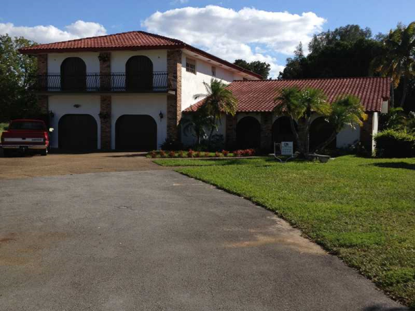 19201 Oakmont Drive
