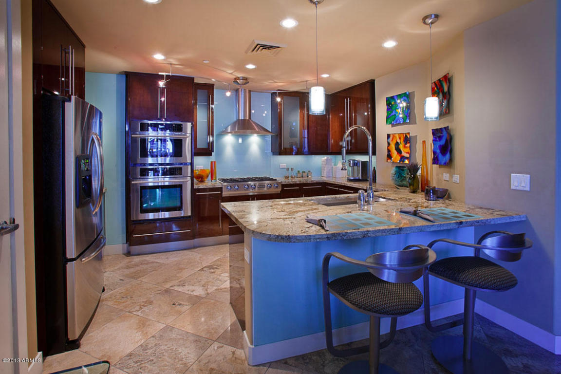 140 E RIO SALADO Parkway #305