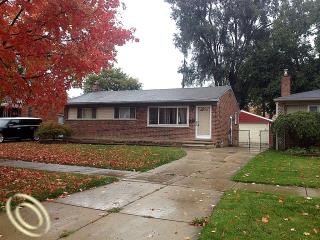 18282 Delaware Ave