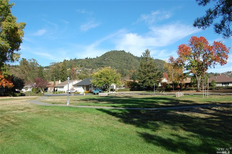 1158 Hillside Dr