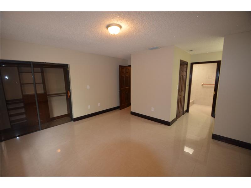 1086 NW 128 AV