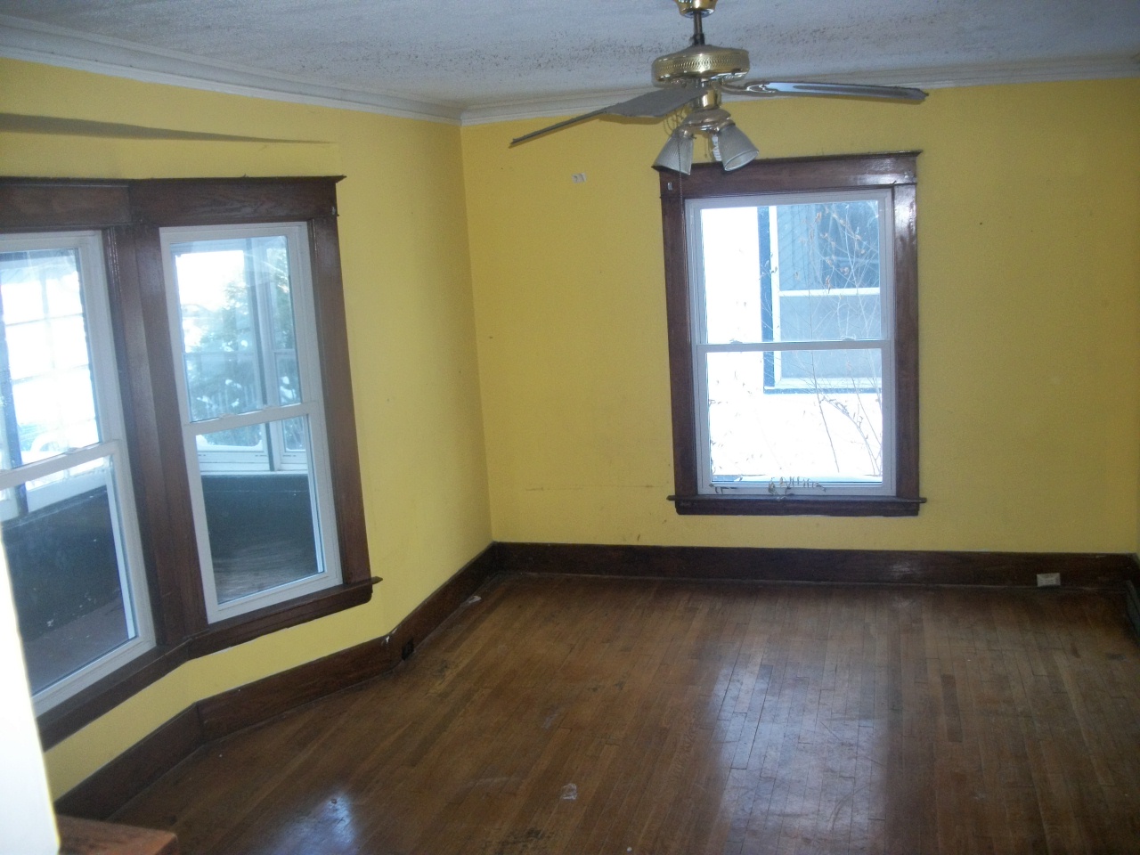 102 Corinne St SW