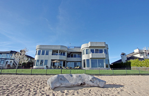 241 Beach Dr