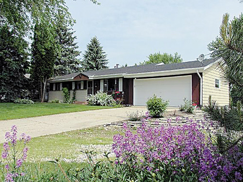 3996 Lake Dr