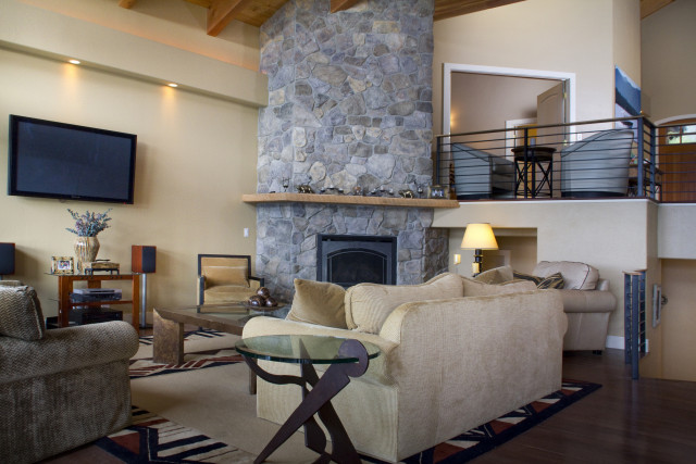 2665 LAKESHORE Drive