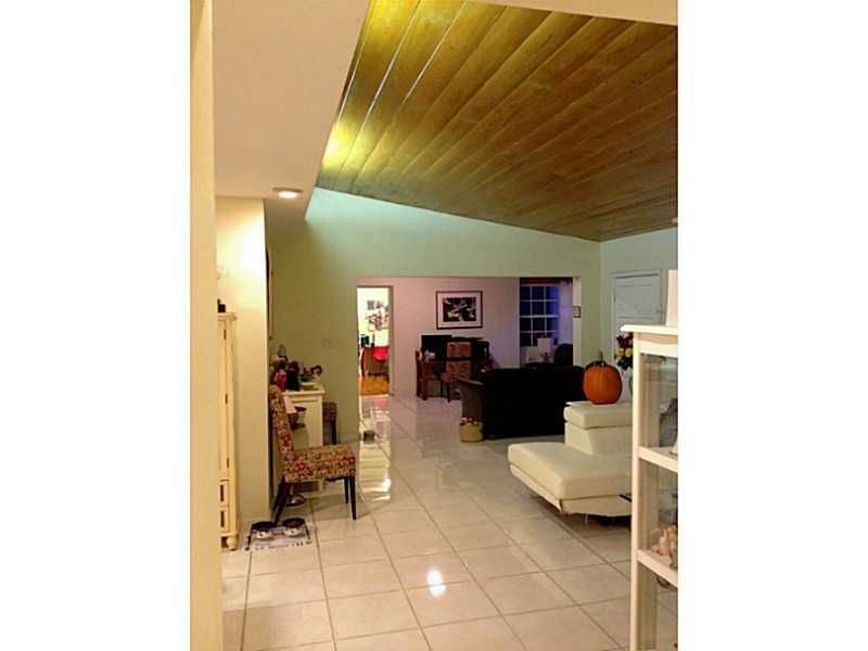 12120 SW 68 CT
