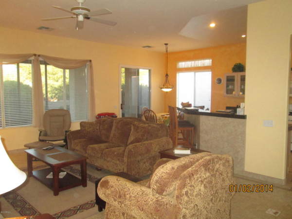 302 W Hopkins Vista