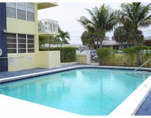 2175 NE 170 ST unit 107