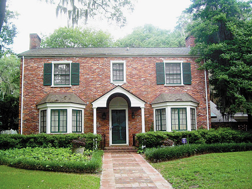 1327 Sycamore Ave