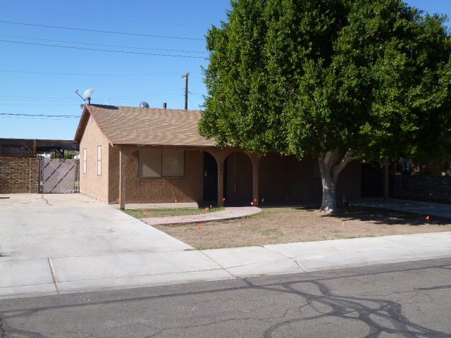 2504 S 8th Drive