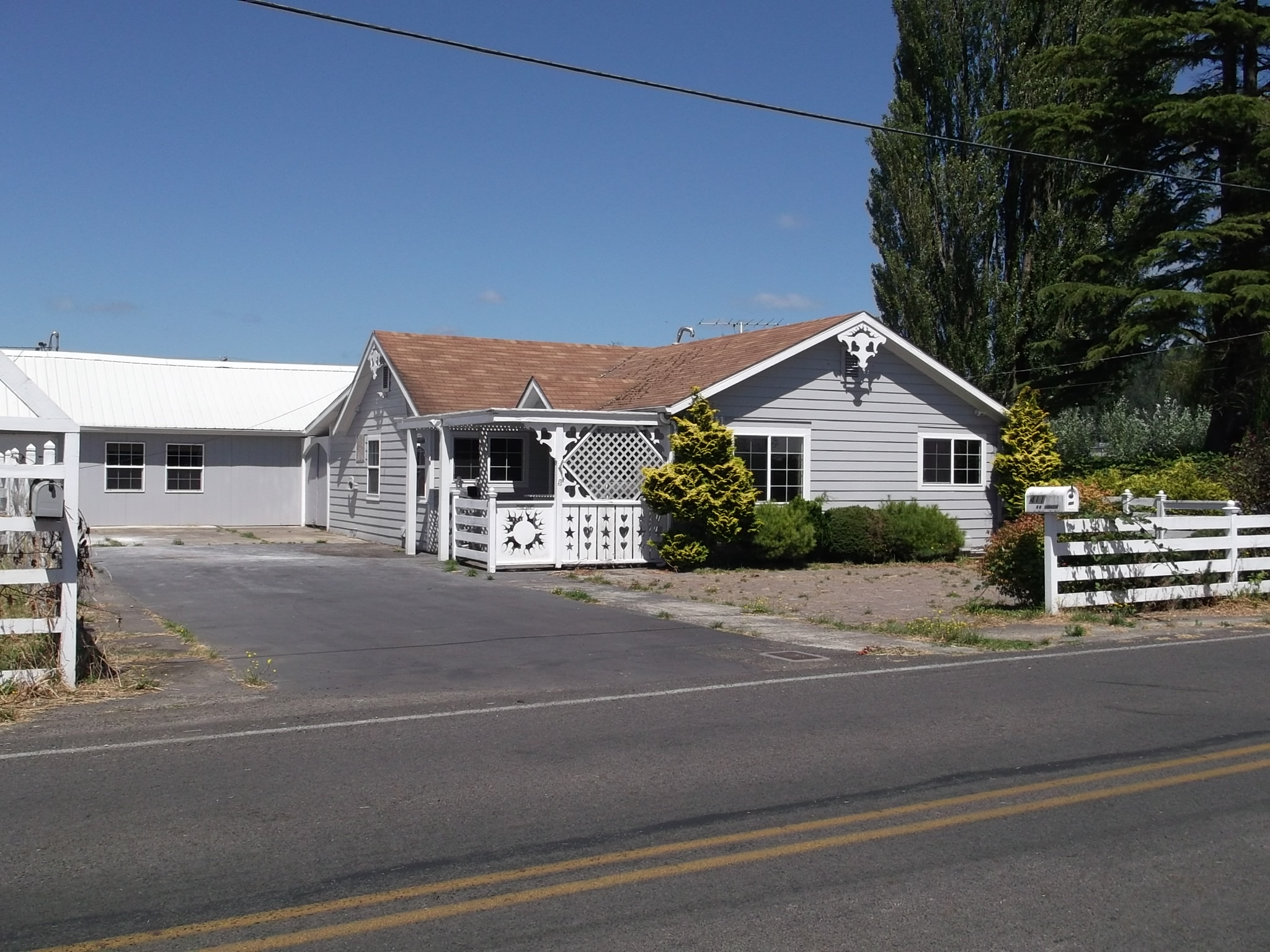 411 Douglas Street