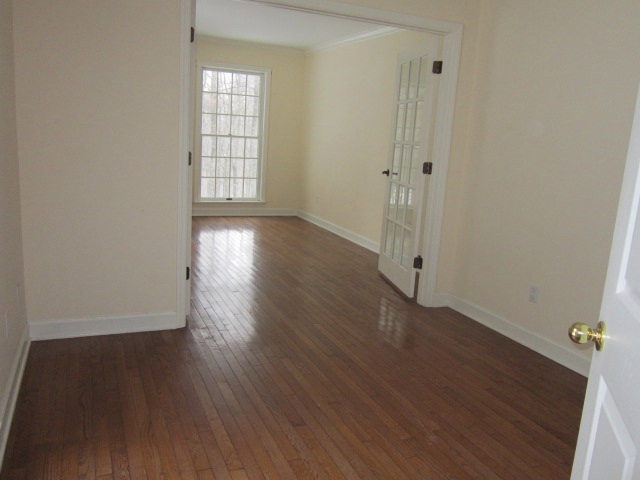 201 Deerwood Ln