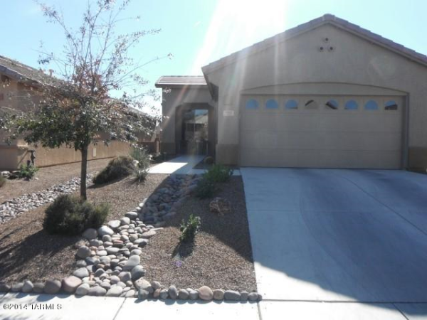461 W Astruc