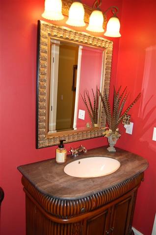 2742 Woodcliff