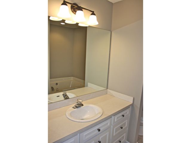 76 Lee Rd 2095