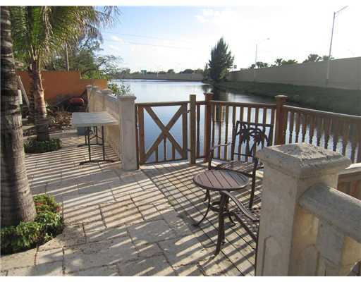 1040 SW 76 CT