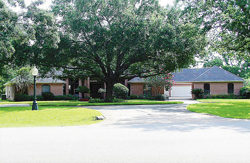 4002 BRYNMAWR DR