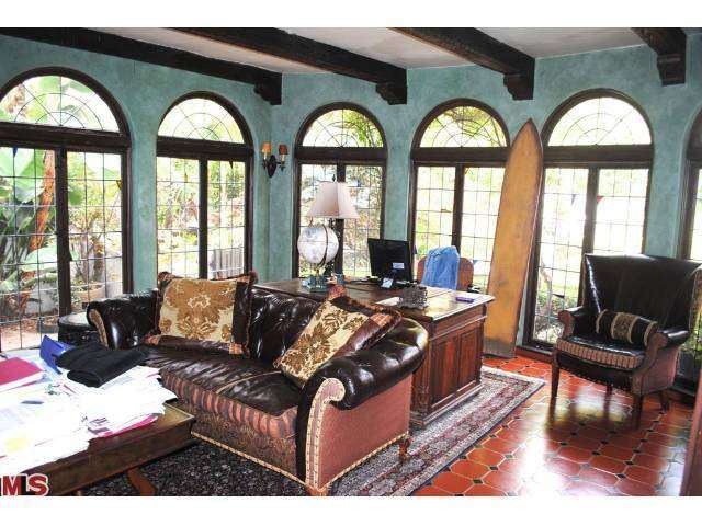 4915 Los Feliz
