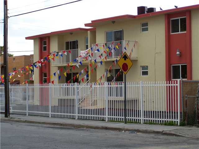 204 NW 10 AV # 2