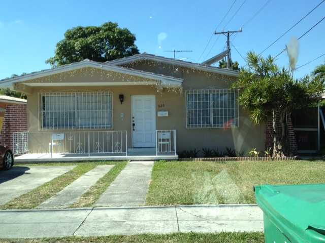 920 SW 43 AV