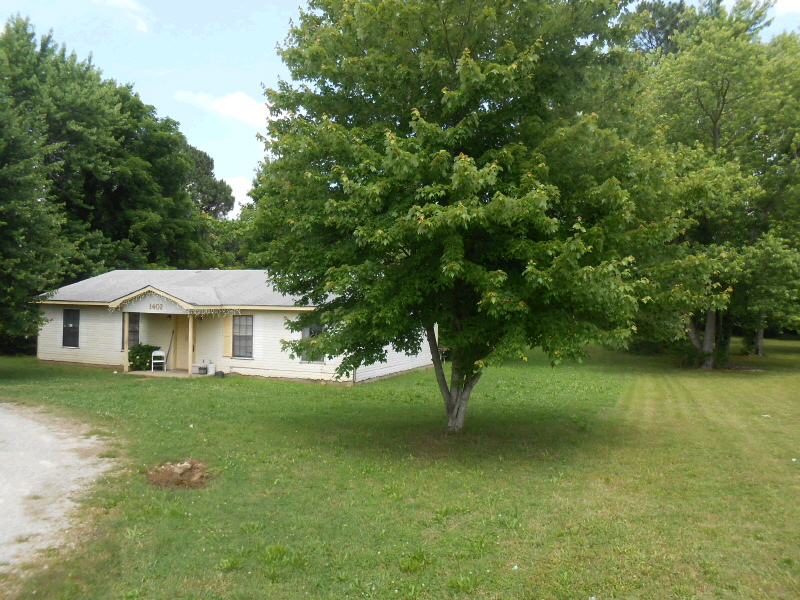 1402 N Patrick