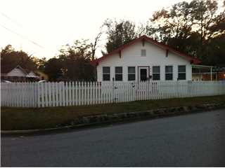 851 Carleton Ave