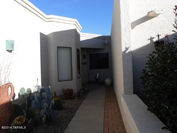 732 W Calle De Emilia