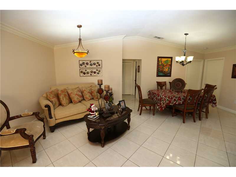 1542 SW 137 CT