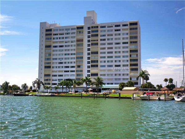 31 ISLAND WAY #108