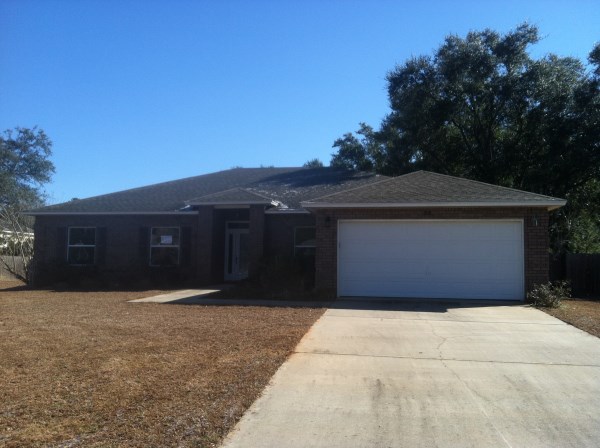 208 Woodsong Dr