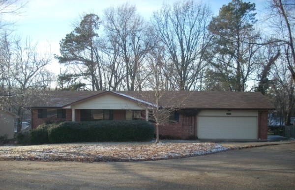 3205 Springwood Cir