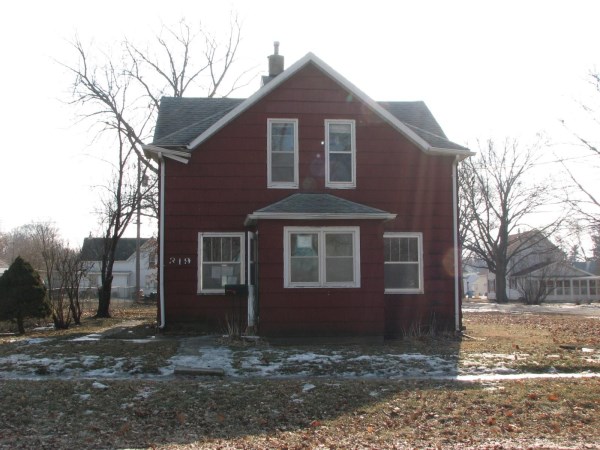 319 W Broadway St