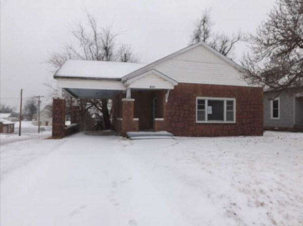900 W Main St