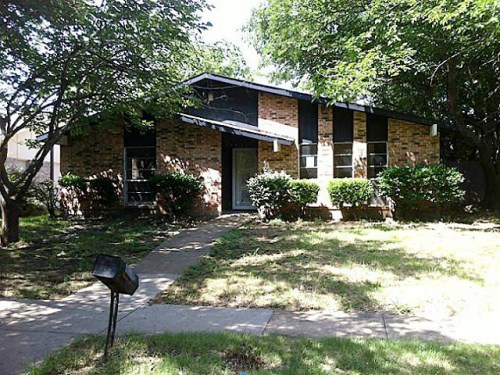 3521 S Elm Drive